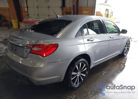 2013 Chrysler 200 Touring z USA, uszkodzony, nr VIN 1C3CCBBB9DN547344